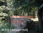 Tovačov, Zámek - hradby